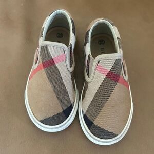 Burberry slip on shoes